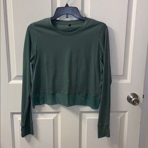 Cropped workout shirt